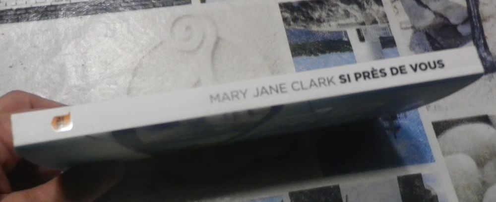 SI PRES DE VOUS de Mary Jane CLARK Ed. France Loisirs Poche Livres et BD