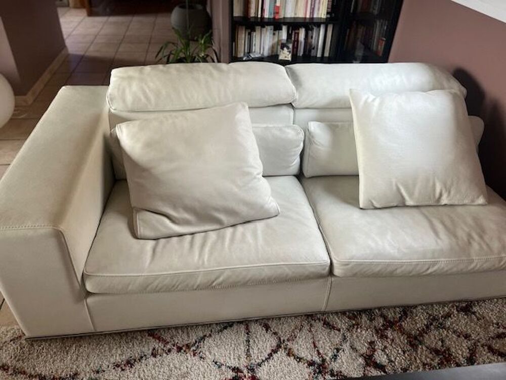 Canap&eacute; cuir blanc et sa m&eacute;ridienne &eacute;l&eacute;gant et spacieux 1500� Meubles