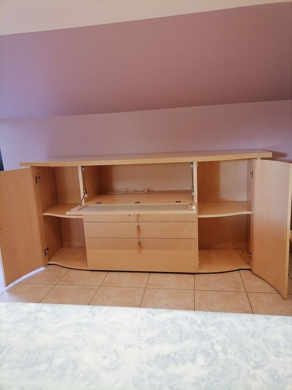 meuble bas "enfilade" type vaisselier. Meubles