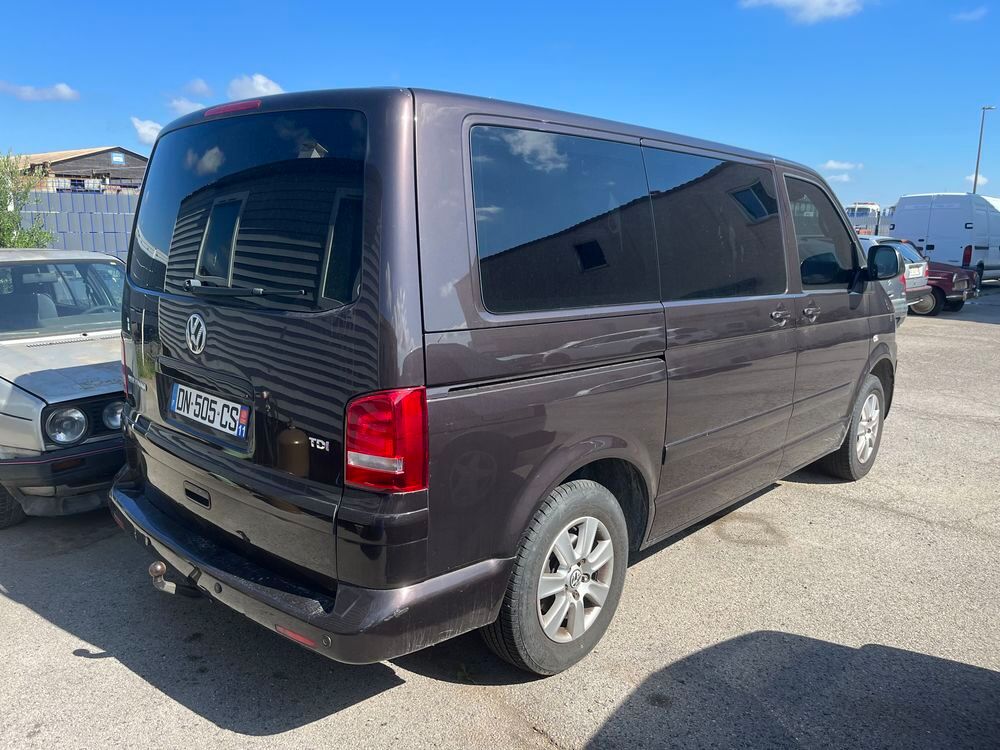 MULTIVAN Multivan 2.0 TDI 140 FAP Confortline Court 2010 occasion 11100 Bages