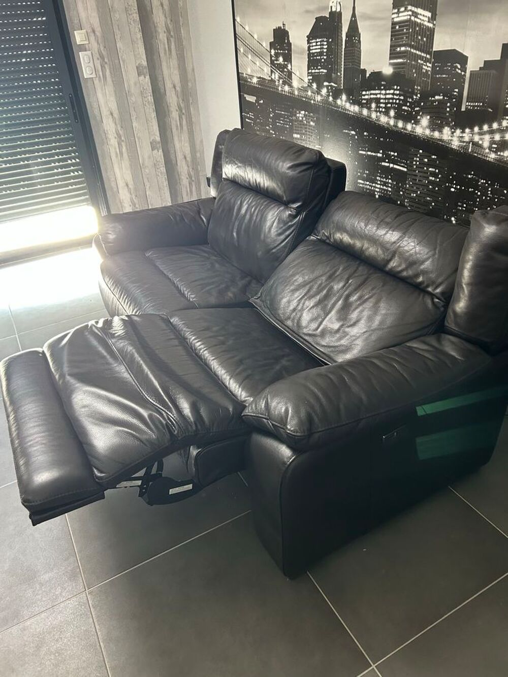 canap&eacute; cuir &eacute;lectrique en tr&egrave;s bon &eacute;tat Meubles