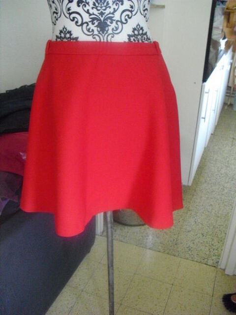 JUPE ROUGE RUBIS NEUVE PROMOD forme évasée taille 36 13 Lyon 5 (69)