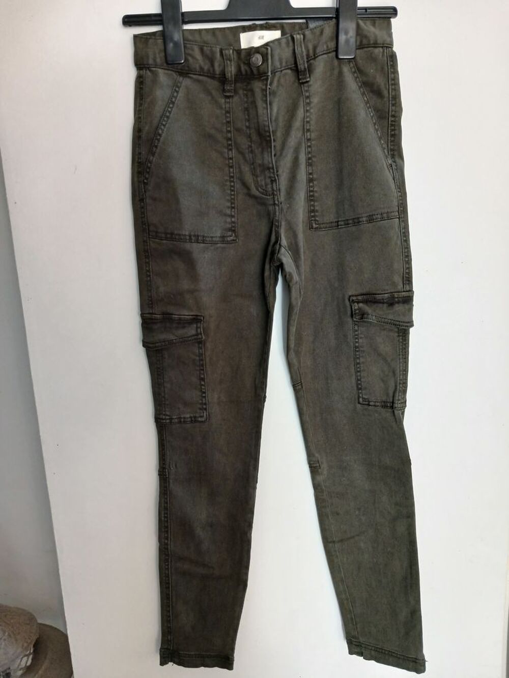 Pantalon cargo H&amp;M femme Kaki.36. Vêtements