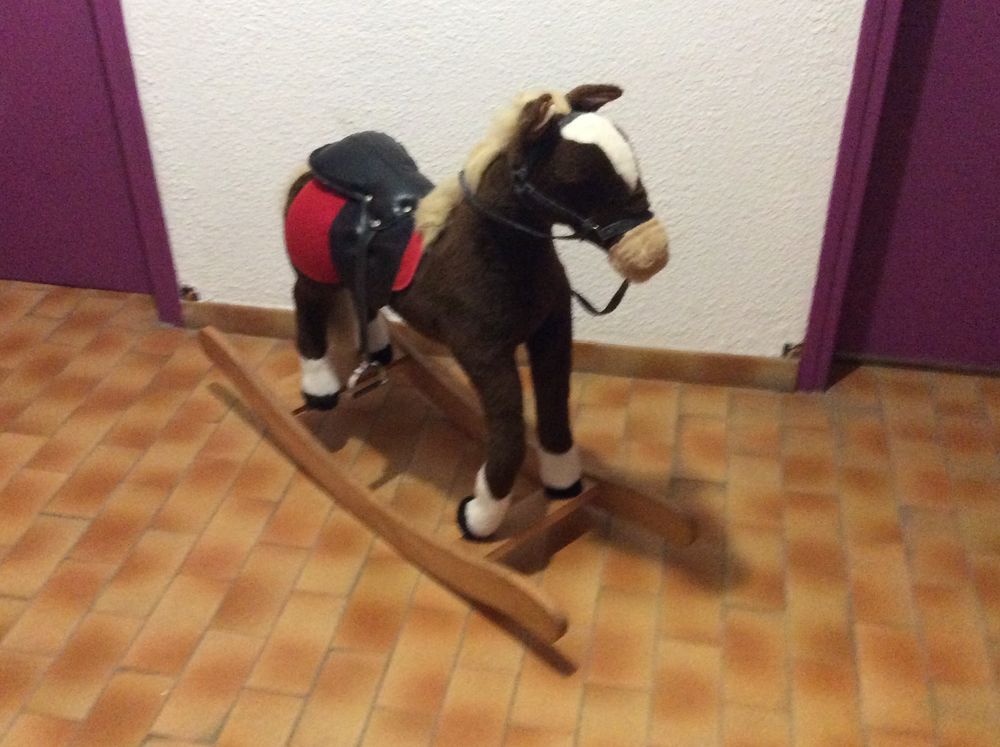 cheval &agrave; bascule Jeux / jouets