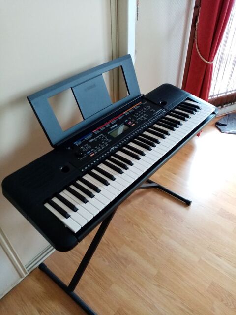 Clavier num�rique YAMAHA PSRE263. 61 touches. 100 Compi�gne (60)