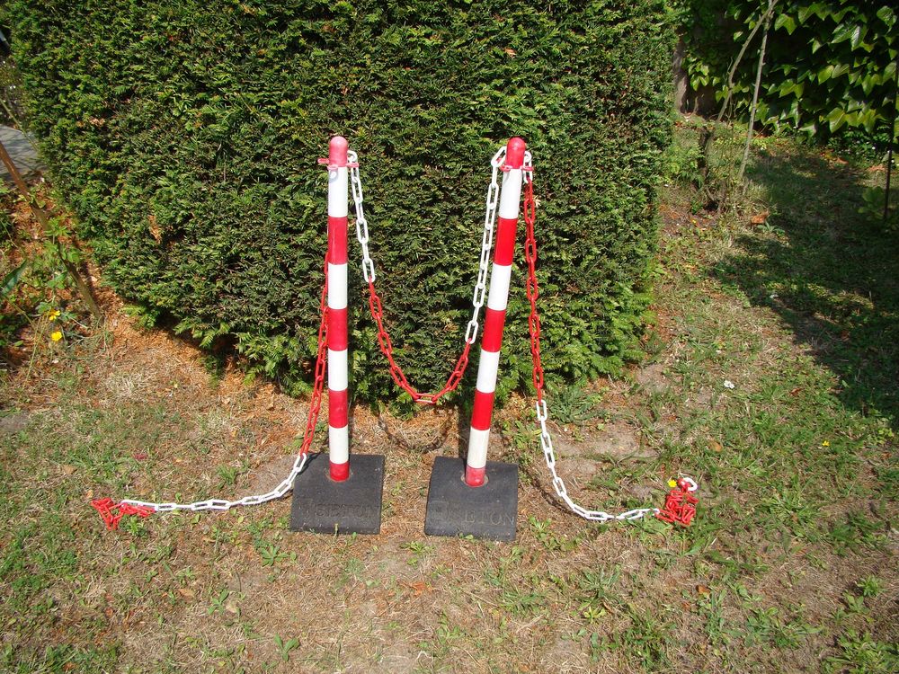 2 poteaux de signalisation SETON + cha&icirc;ne Bricolage