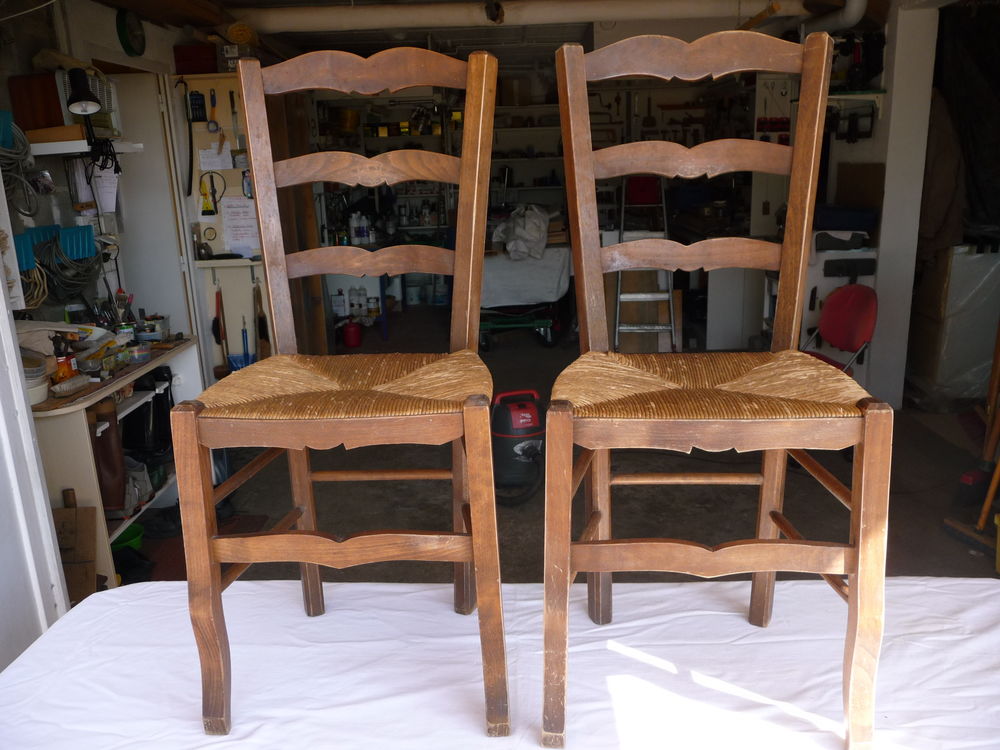 TROIS CHAISES PAILLEES Meubles