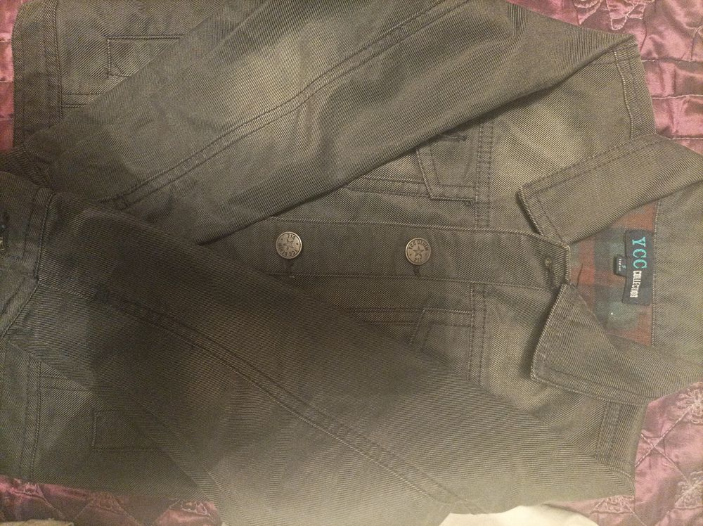 V&ecirc;tements gar&ccedil;ons 4 &agrave; 16 ans 
Levi's, Armani, Ralph Vêtements