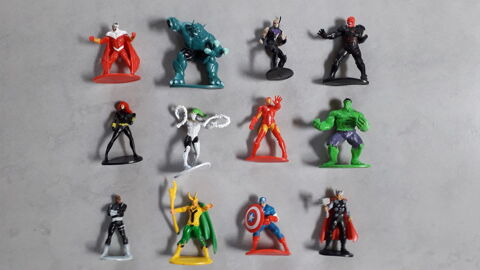 Lot de 12 figurines Marvel 12 Saint-Nazaire (44)