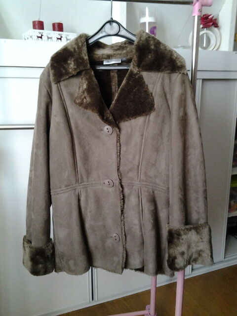 Veste woman KEEP AWAY Taille 40 ,42
Neuve 
15 Le Coudray (28)