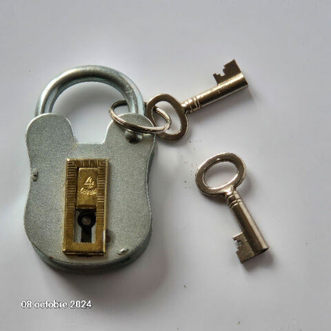 Cadenas Corps en laiton  nickelé, avec 2 clefs, neuf, en par 5 Saumur (49)