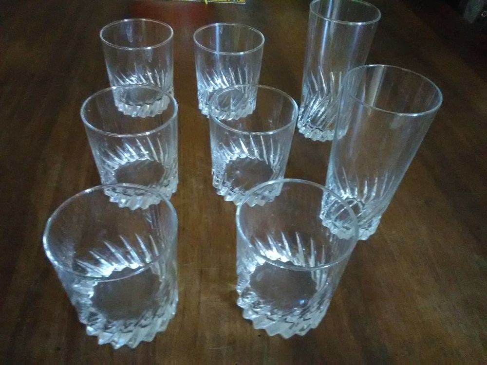 Verres (8) / le lot (ou &agrave; l'unit&eacute;) Cuisine