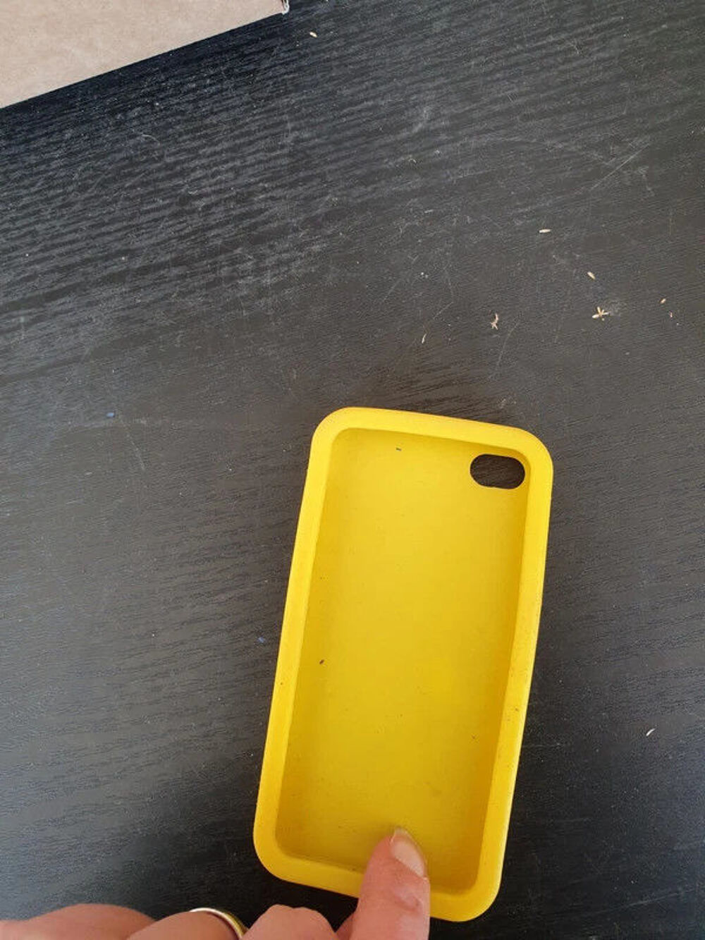 coque silicone jaune 
T�l�phones et tablettes