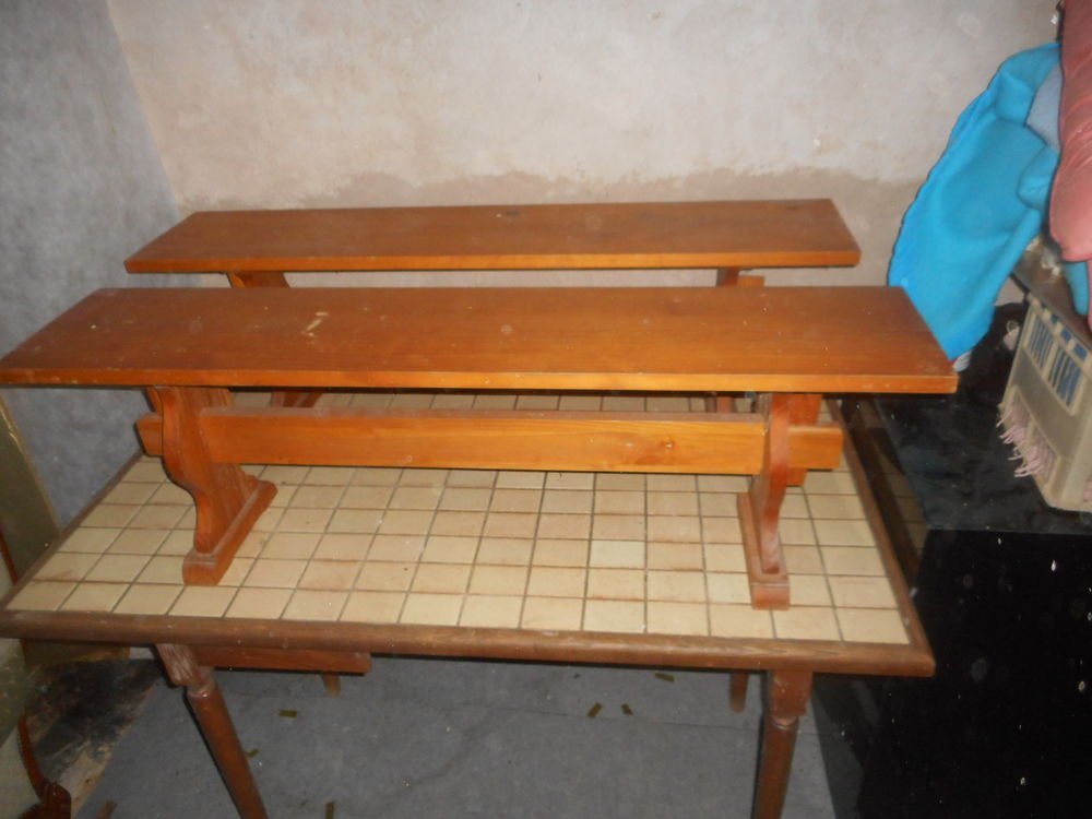Vide grenier j'ai plusieurs meuble banc table et lot Meubles
