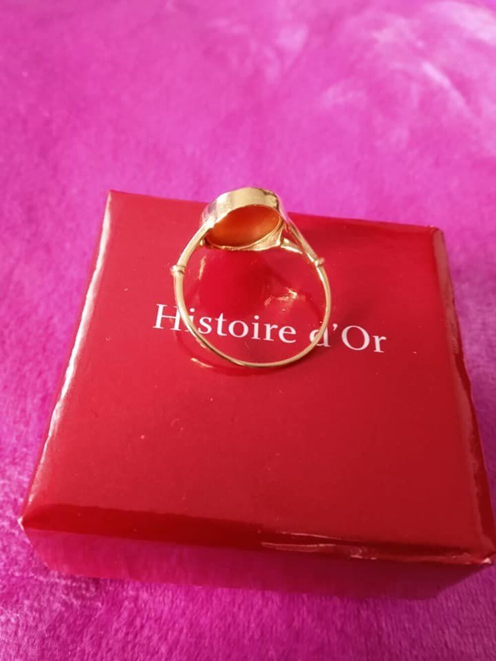 Bague or 18 carats sertie d'un cam&eacute;e ancien Bijoux et montres