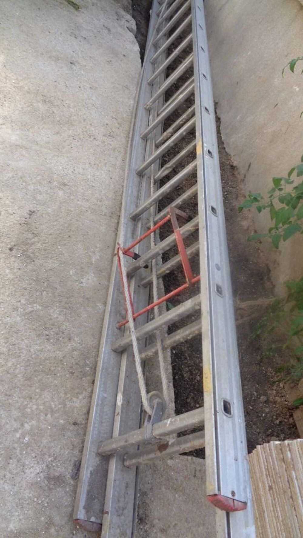 d'une &eacute;chelle coulissante de 10 m (2 x 5.00 m). Bricolage
