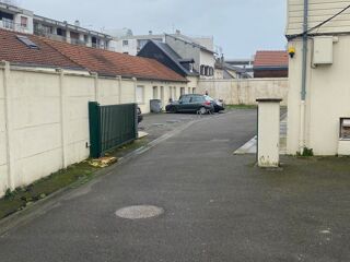  Parking / Garage  louer 1 m