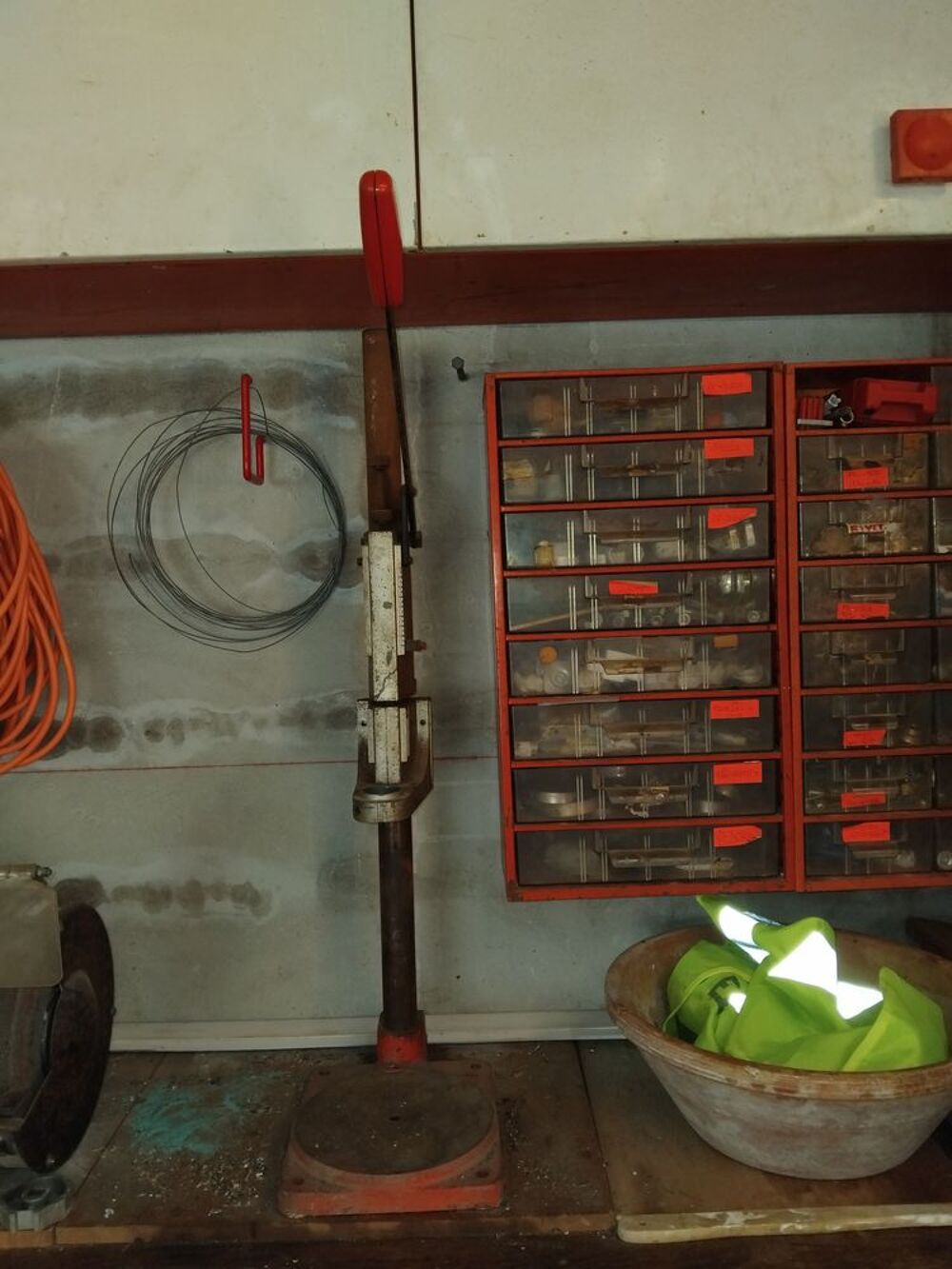 COLONNE POUR FIXER OUTILLAGE Bricolage