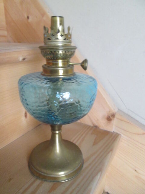 Trs belle Lampe a ptrole en verre bleue ,trs ancienne ,  45 Goussainville (95)