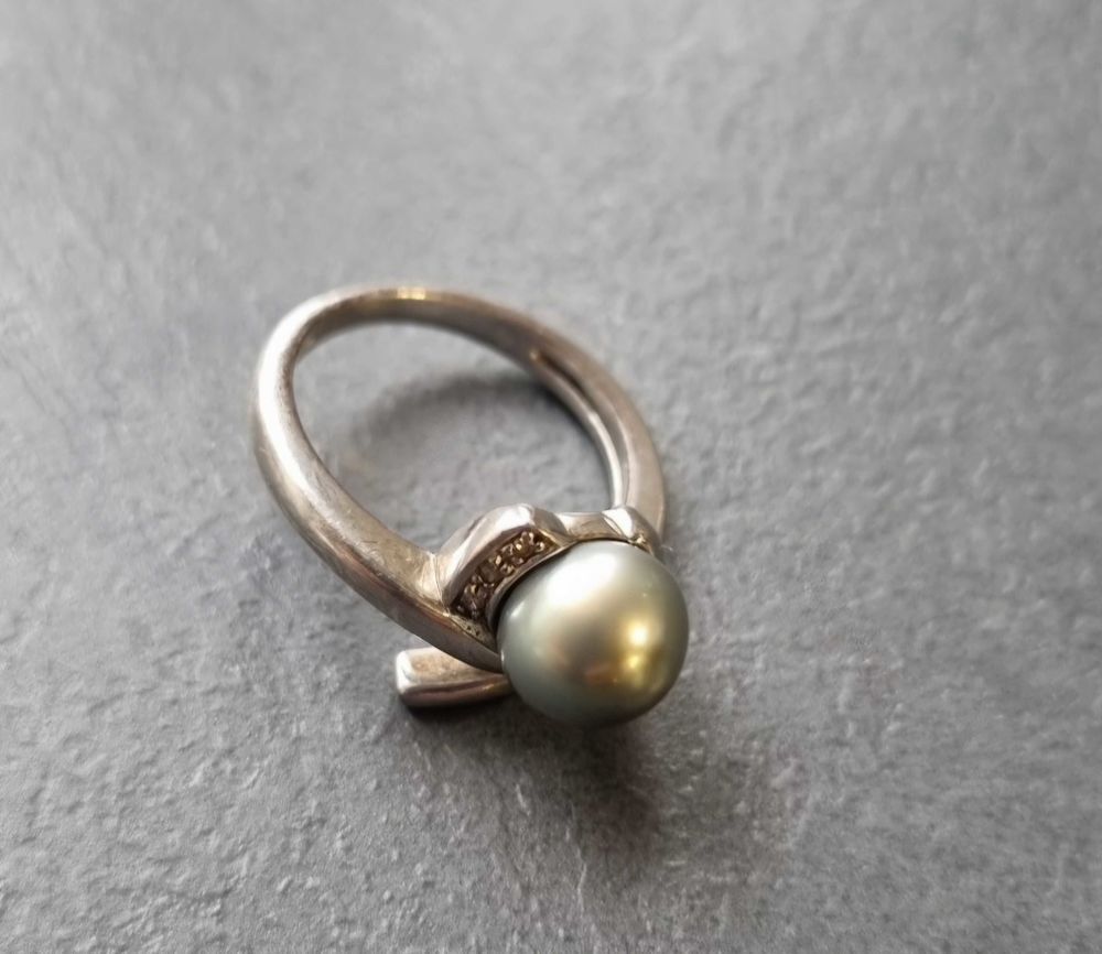 Tr&egrave;s jolie bague en argent T56 et perle de tahiti Bijoux et montres