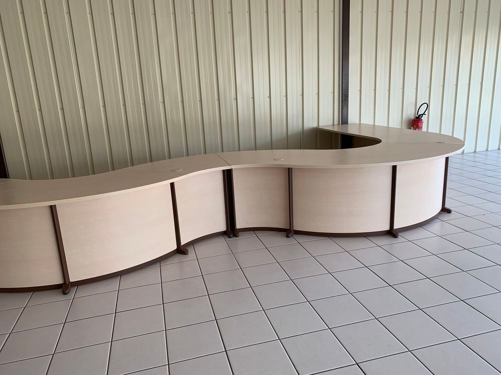 GRAND BUREAU D'ACCEUIL OU BUREAU &Agrave; PARTAGER Meubles