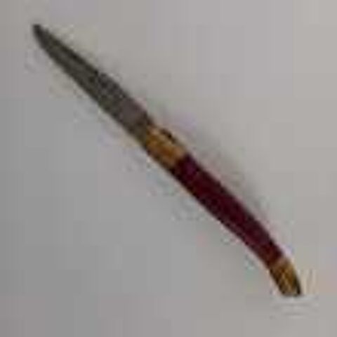 Couteau de poche LAGUIOLE avec son manche en bois rouge 