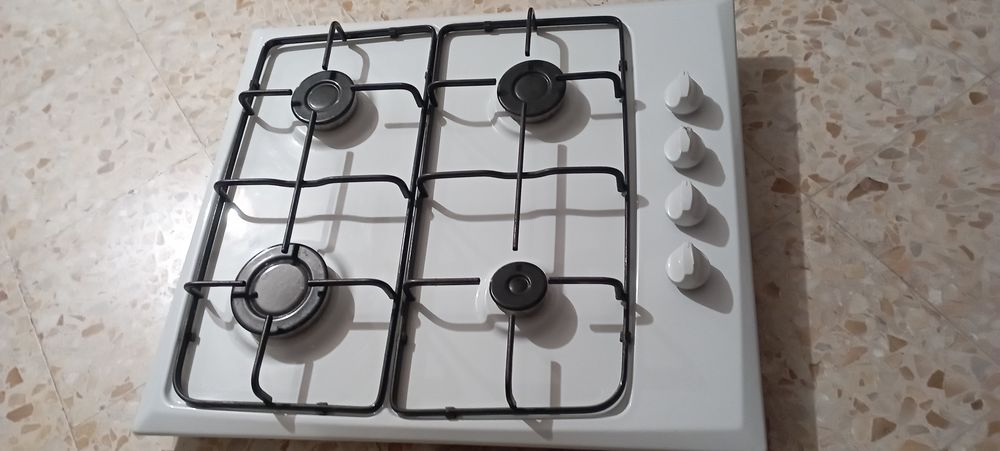 Table de cuisson gaz 4 feux Electroménager