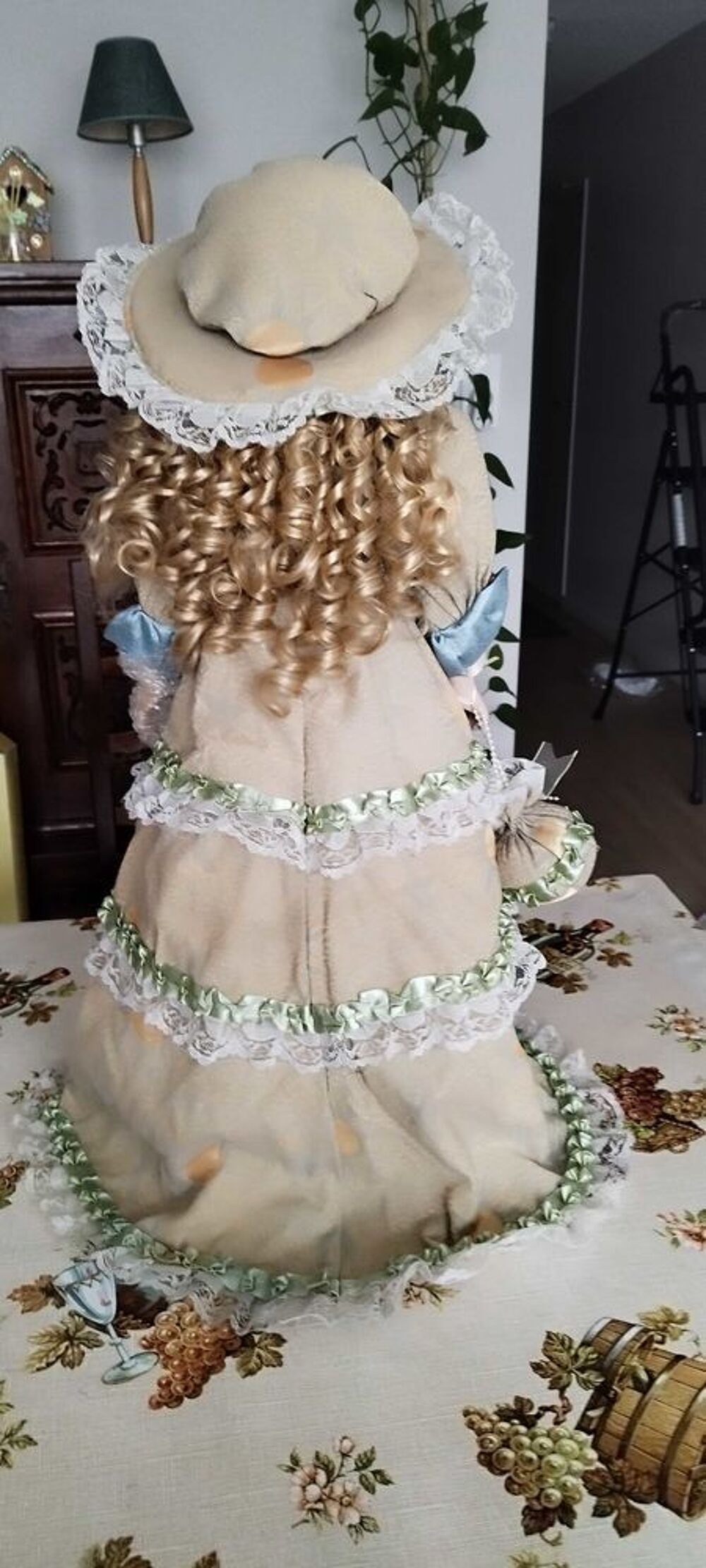 POUPEE De COLLECTION En PORCELAINE. 