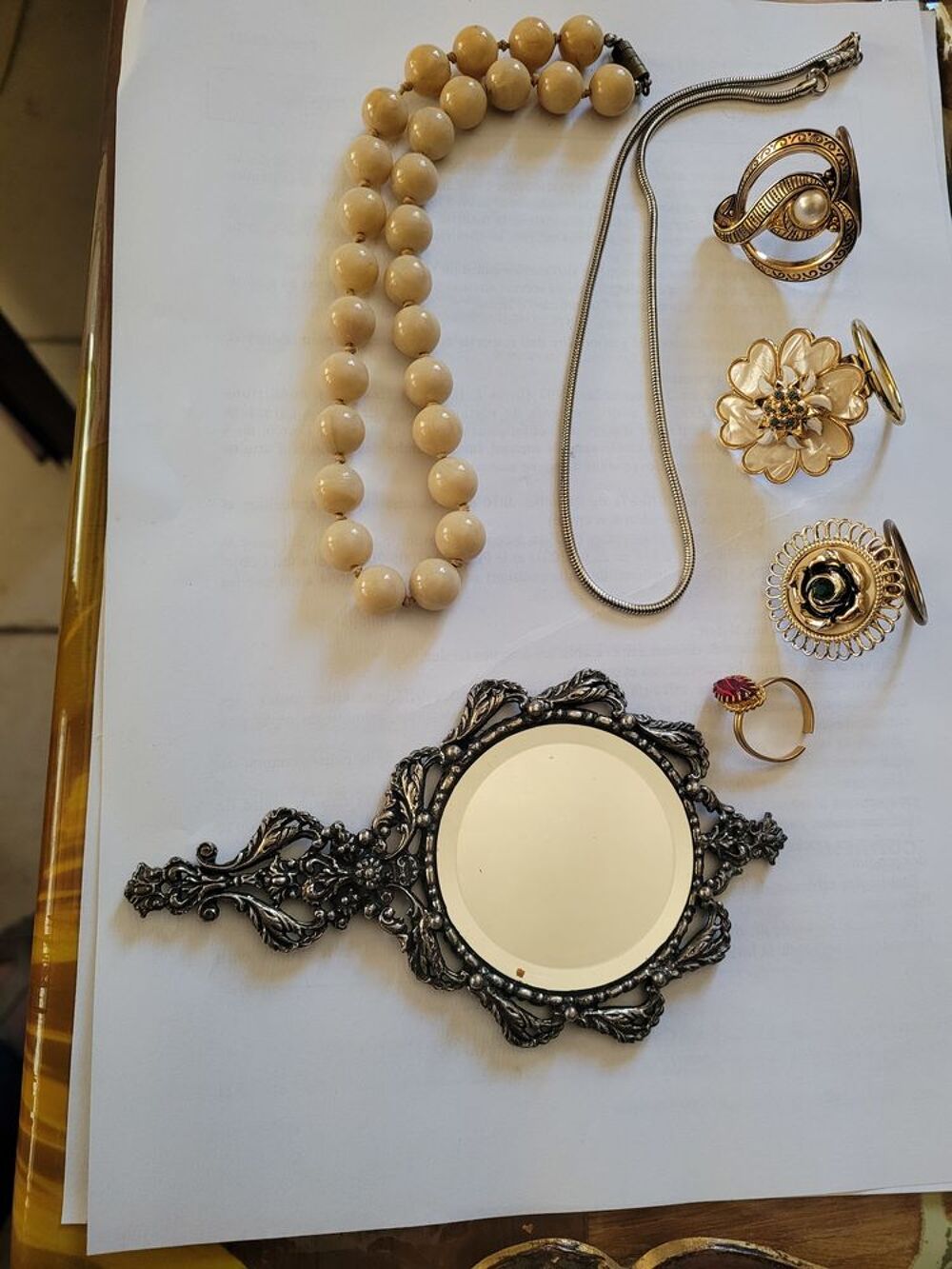 ATTACHE FOULARD ET COLLIERS Bijoux et montres