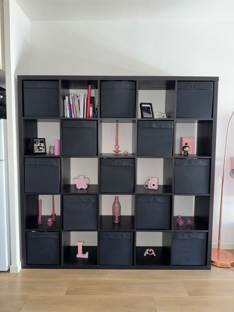 Meuble carré à cubes.
182x182x39cm Vigneux-sur-Seine (91)
