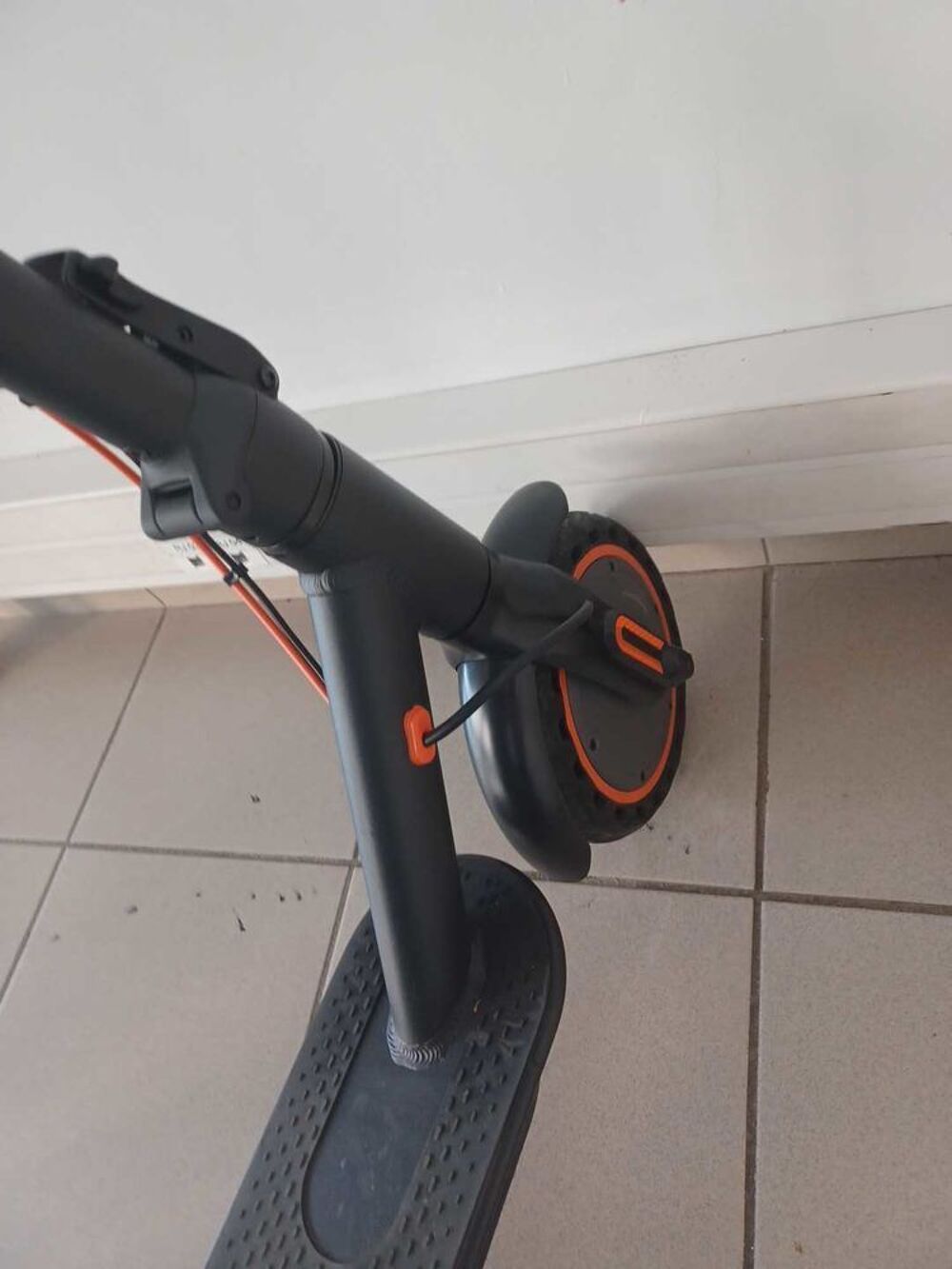 trottinette &eacute;lectrique sans chargeur Vélos