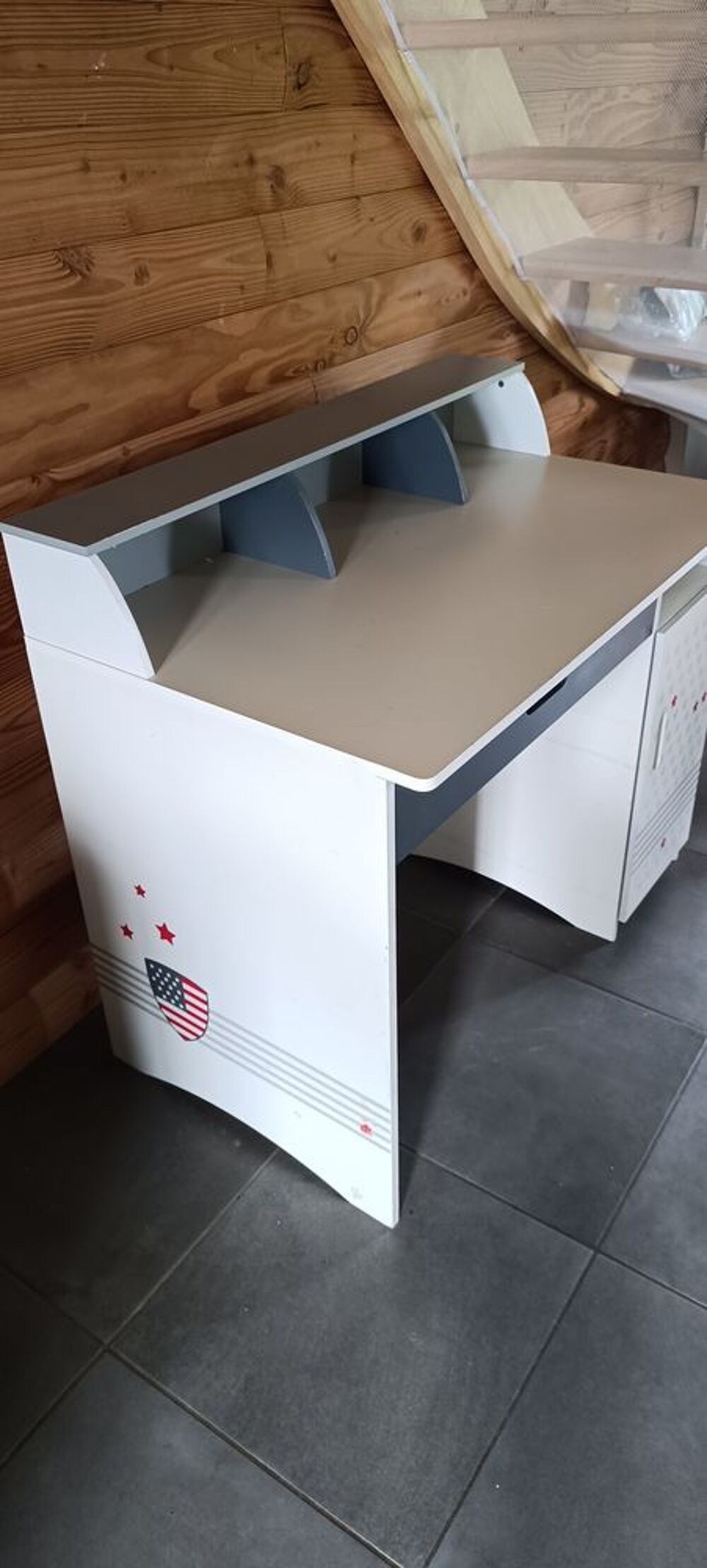 bureau en tr&egrave;s bon &eacute;tat Meubles