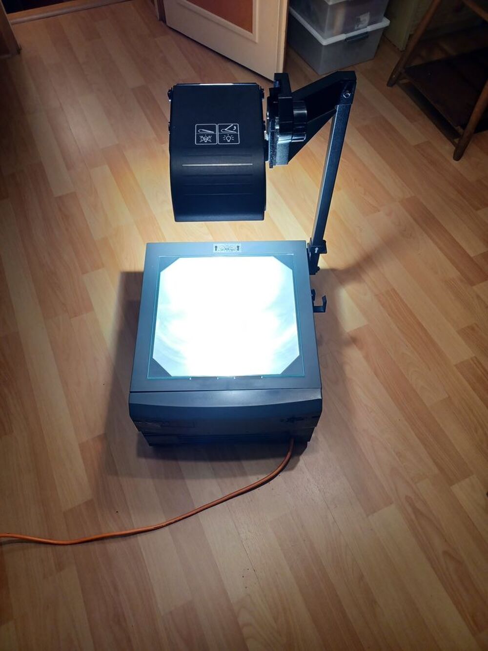 retro projecteur + ecran +tableau papier Photos/Video/TV