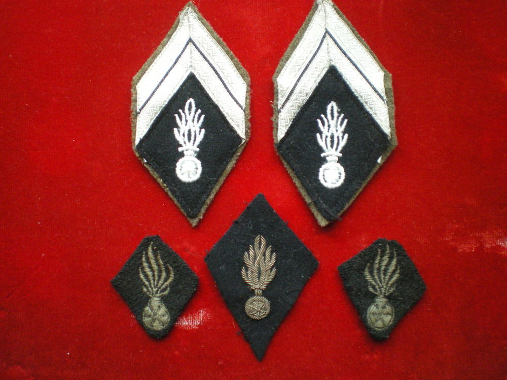 Insignes de grade et d'uniforme de la Gendarmerie. 