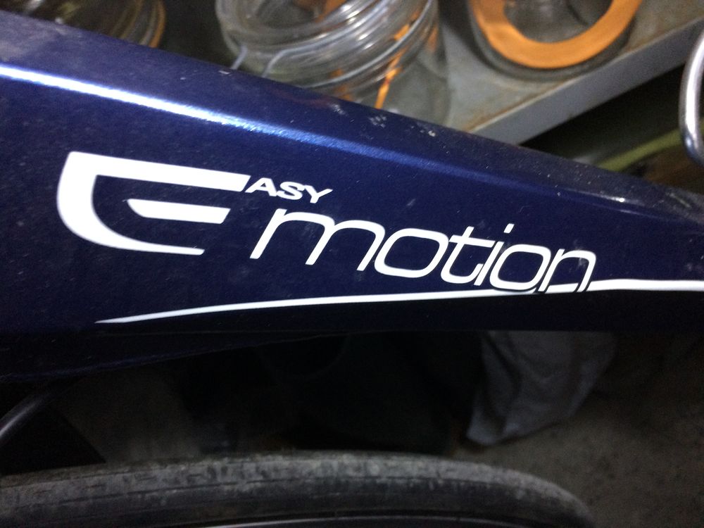 v&eacute;lo &eacute;lectrique bleu Vélos