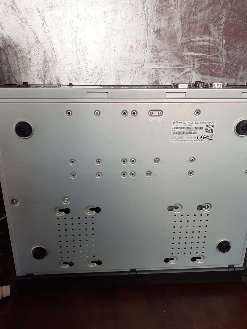 Syst&egrave;me de Surveillance Dahua : NVR DHI-NVR4204-P + 5 Cam&eacute;ra Matériel informatique