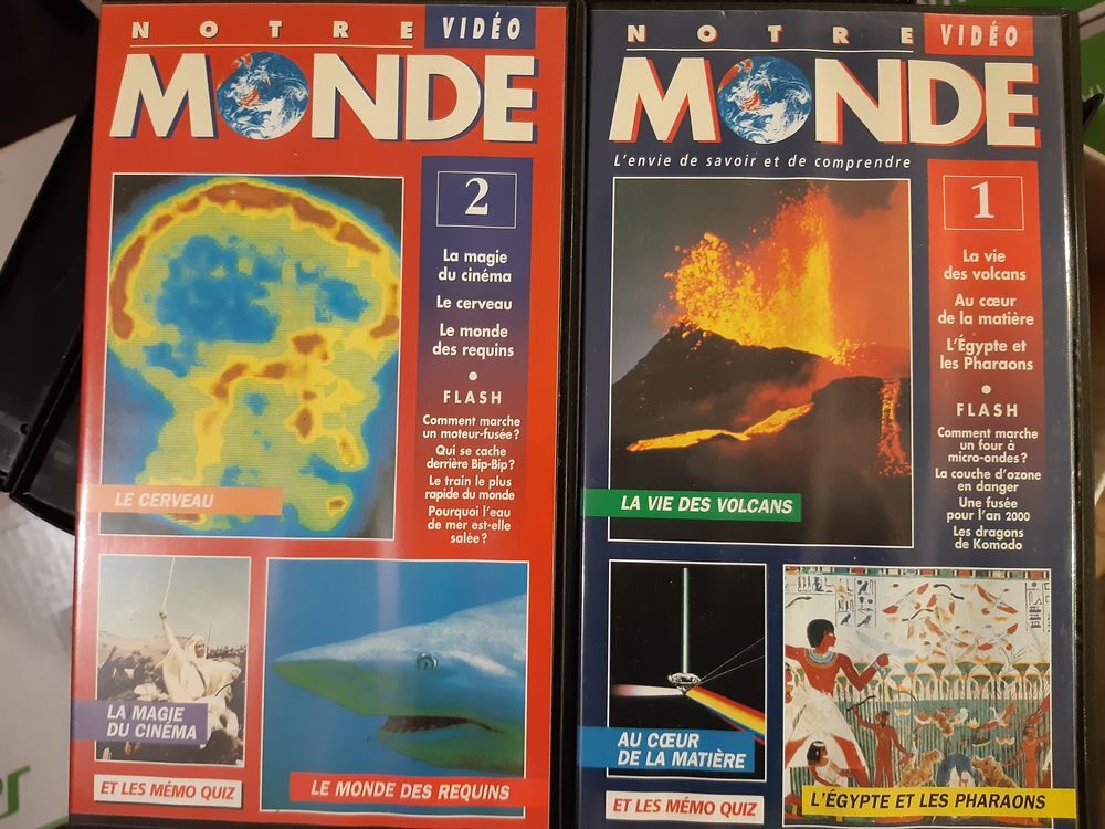 4 classeurs "NOTRE MONDE" Livres et BD