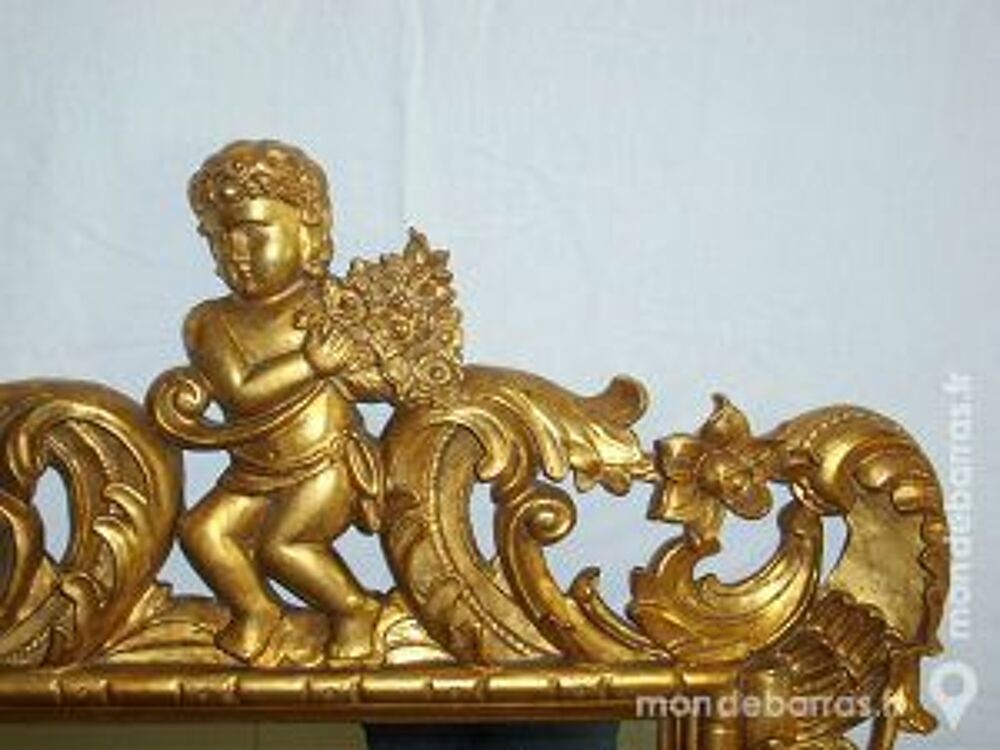 Miroir, bois sculpt&eacute; dor&eacute;, &agrave; d&eacute;cor de Putto Décoration