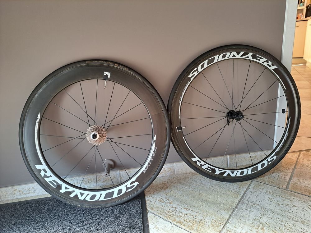 Paire de roues reynolds carbone &agrave; boyaux Vélos
