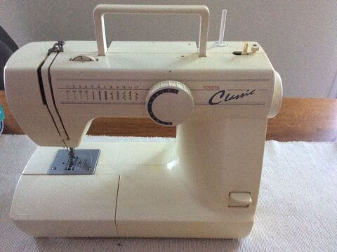 machine � coudre 65 Ceyreste (13)