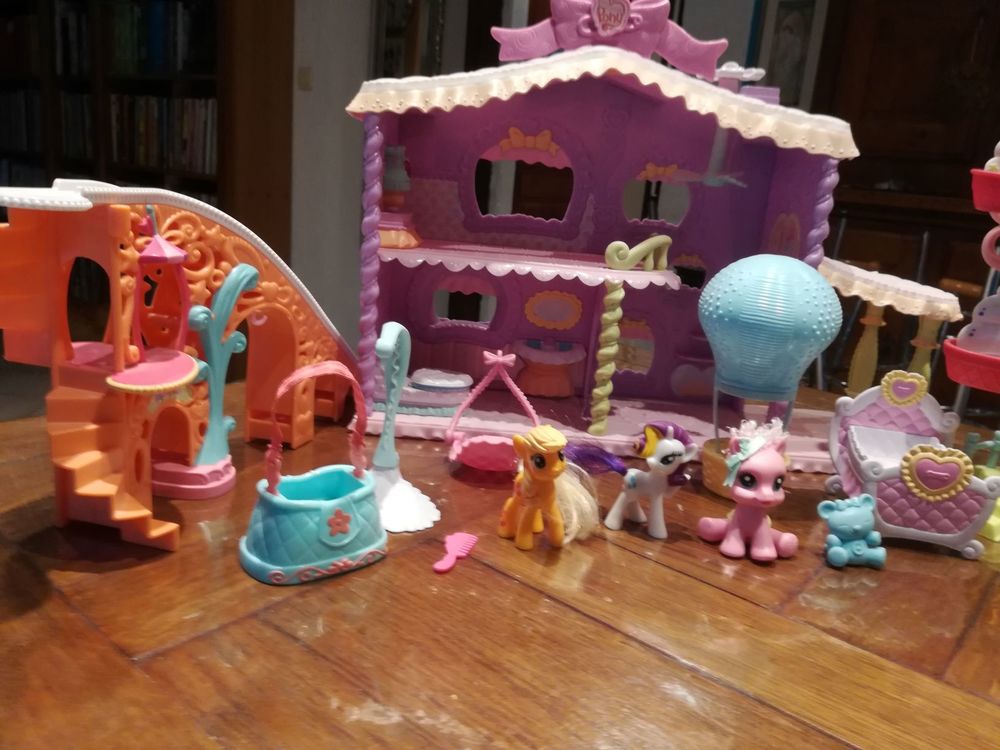 Lot de My Little Poney / Poneyville maison 2 man&egrave;ges accesso Jeux / jouets