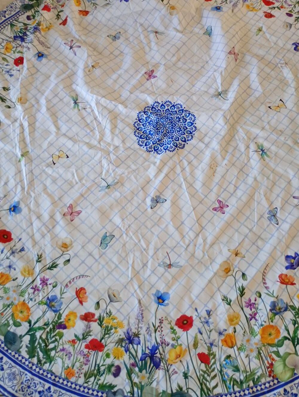 Nappe en tissue ronde tr&egrave;s bon &eacute;tat Décoration