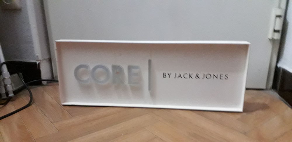 Enseigne lumineuse en acier CORE by Jack and jones 