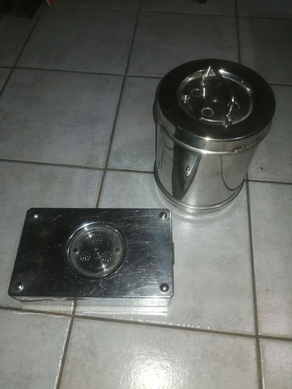 2 r&eacute;cipients de chirurgien Bricolage