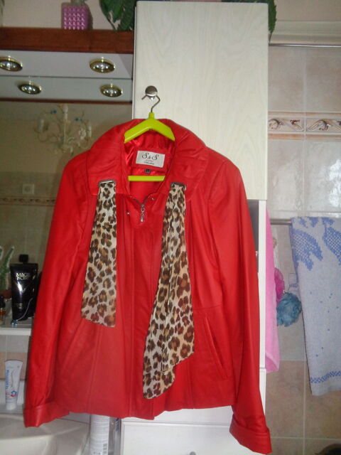 Veste cuir rouge 85 Bourgoin-Jallieu (38)