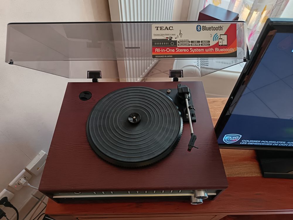 Platine vinyle st&eacute;r&eacute;o TEAC Bluetooth Audio et hifi