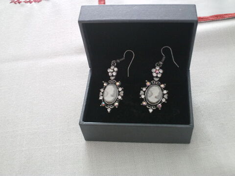 Vieilles boucles d'oreilles Camay N 1097 10 Beaune (21)