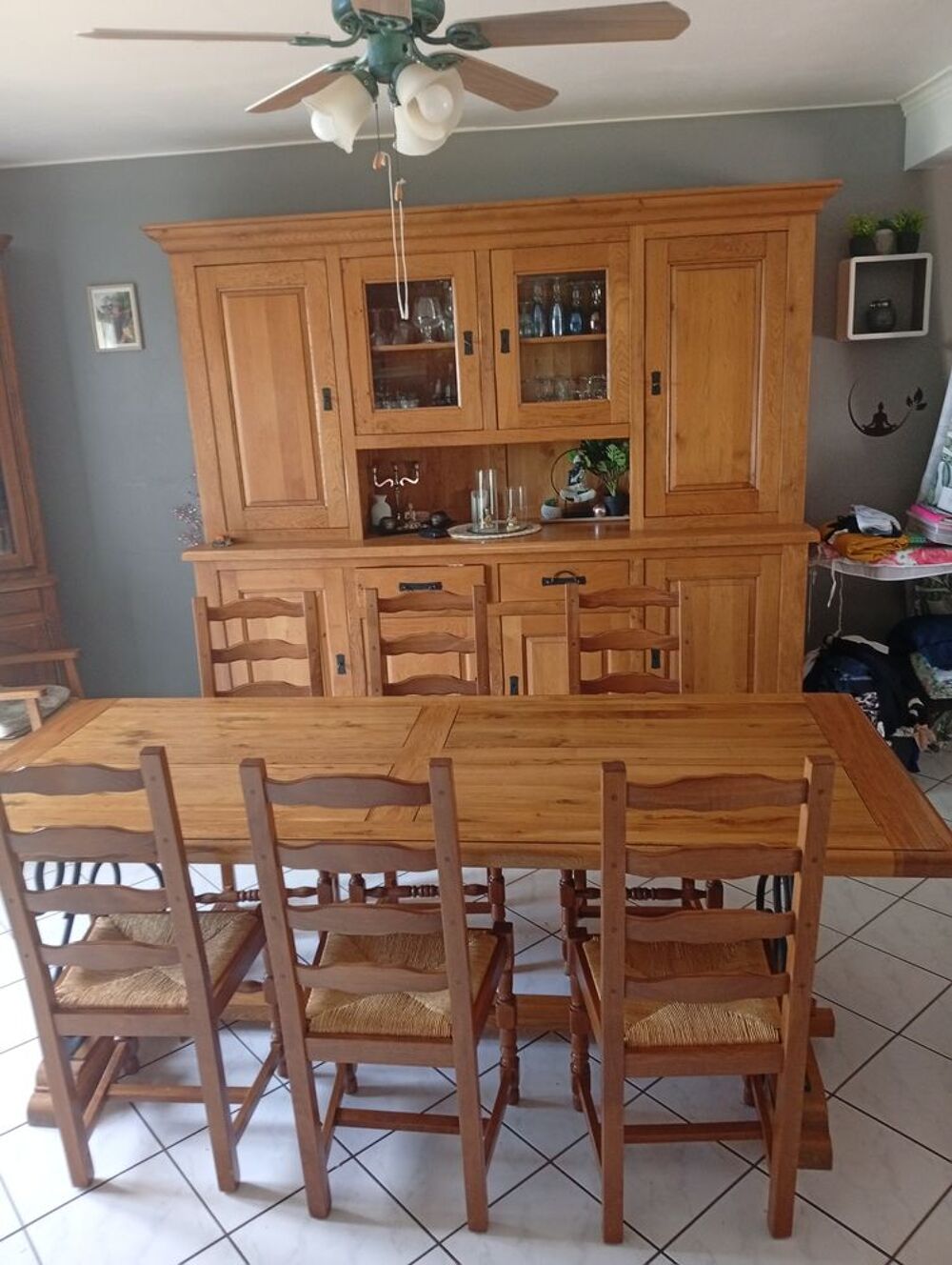 Buffet vaisselier et table et 6 chaises Meubles