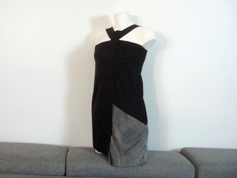 Tunique/ Robe Courte Cintr&eacute;e Bi Mati&egrave;re Noir et Gris- Dondup Vêtements
