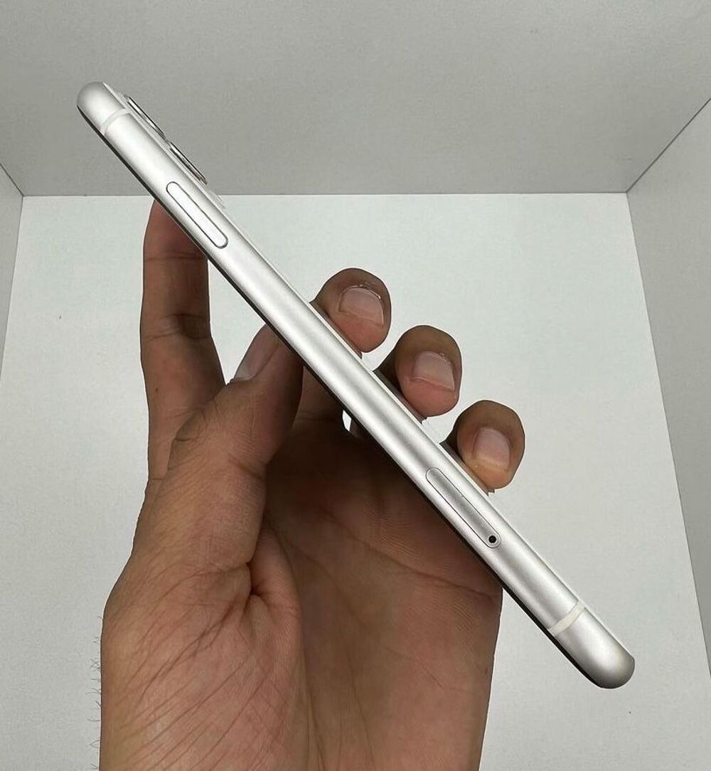 iPhone 11 tr&egrave;s bonne &eacute;tat Téléphones et tablettes
